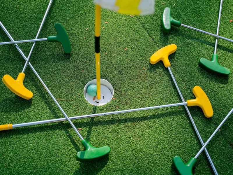 Mini-golf